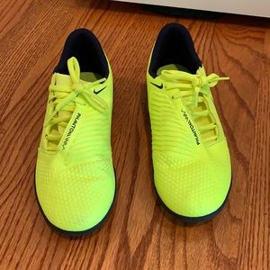 Nike, Soccer shoes, Size 6, yellow/black